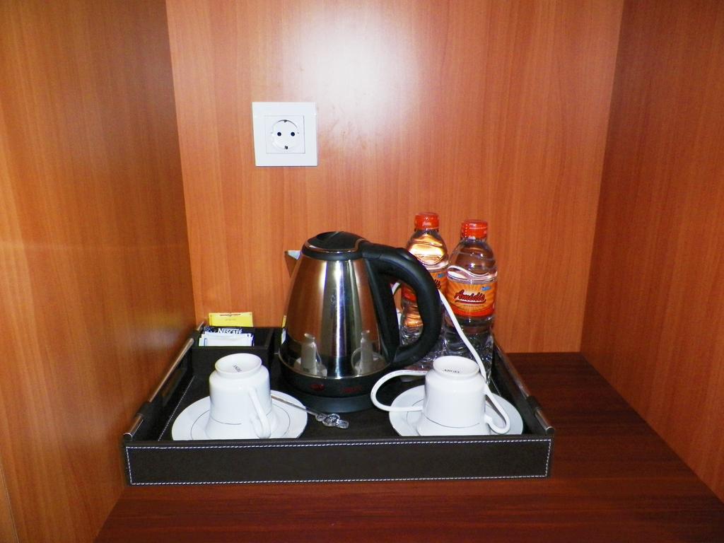 Maranatha Grand Hotel Yogyakarta Værelse billede