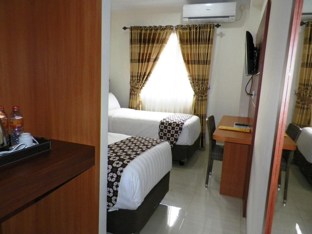 Maranatha Grand Hotel Yogyakarta Værelse billede
