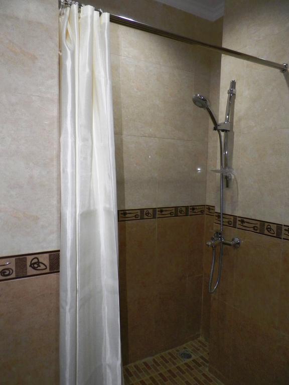 Maranatha Grand Hotel Yogyakarta Værelse billede
