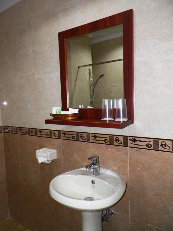 Maranatha Grand Hotel Yogyakarta Værelse billede
