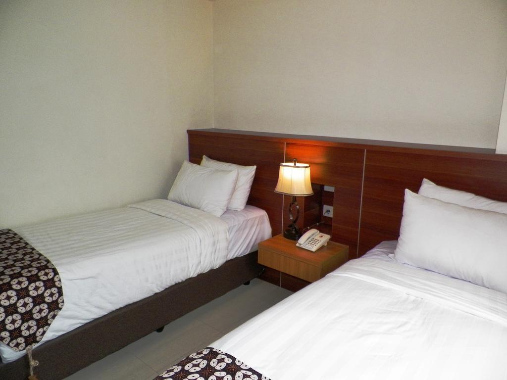Maranatha Grand Hotel Yogyakarta Værelse billede